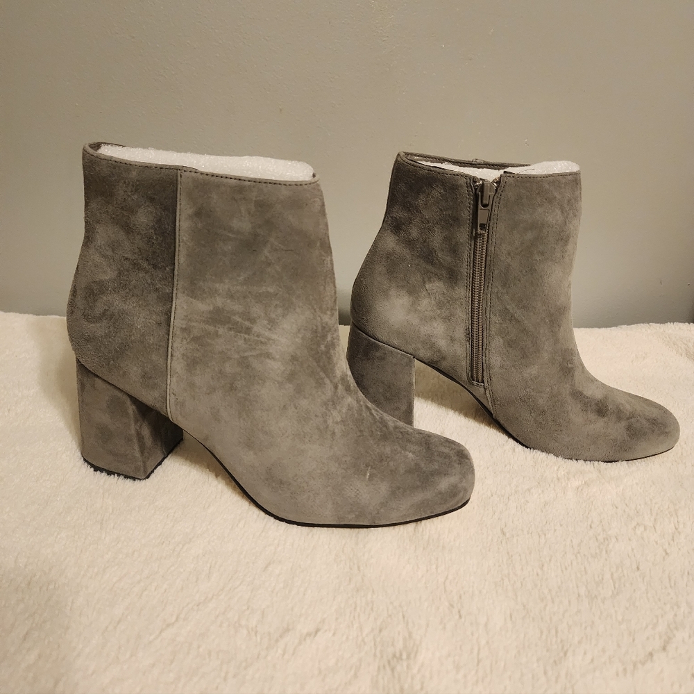 Bella Vita Wilma Gray Suede Booties Size 7.5W NEW